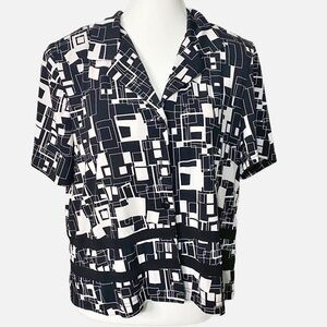 K & Company Vintage Black and White Geometric‎ Square Print Short Sleeve Top